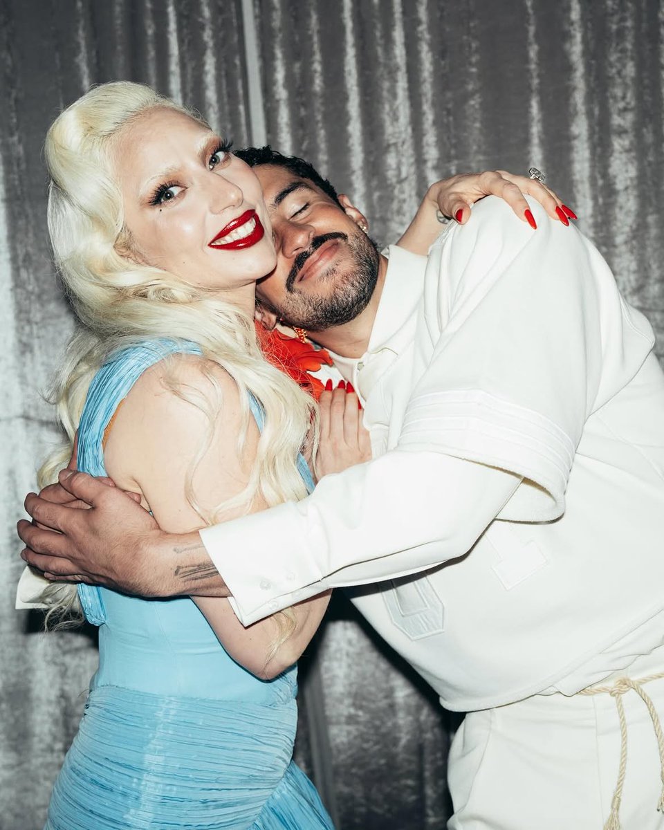 RDTLadyGaga's tweet photo. O show do intervalo do Super Bowl LI, protagonizado por Lady Gaga, manteve por quase uma década o recorde de maior número de indicações ao Emmy entre os Halftime Shows, com 6 nomeações em 2017. ✨🤌🏾

A marca foi superada agora, em 2026, pelo show do Bad Bunny, que recebeu 9 indicações. E, por coincidência, Lady Gaga está presente em ambos. 👀