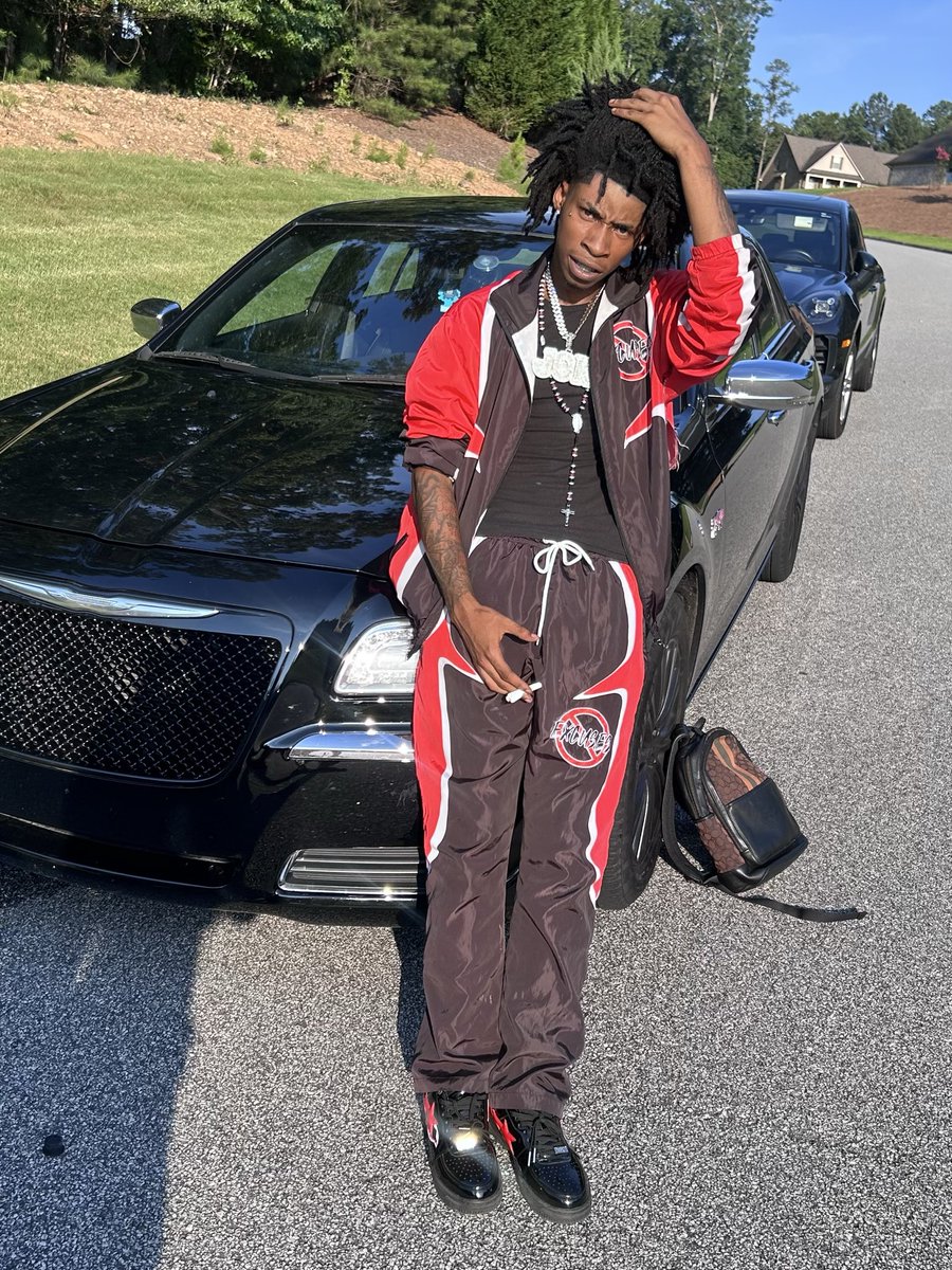 marihungasf's tweet photo. i go new whip shi took some time but hard work pay off https://t.co/D2yf07y6wG