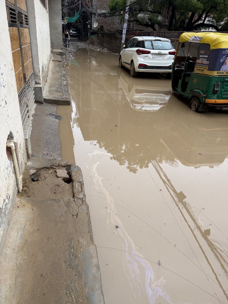 krishna75002's tweet photo. @AmitShah @narendramodi While our leader are on foreign travel , people of our country walking on shit roads. You should focus on problems on the ground level in our country rather than going out and collecting these useless awards. https://t.co/UQSKVPs1aT