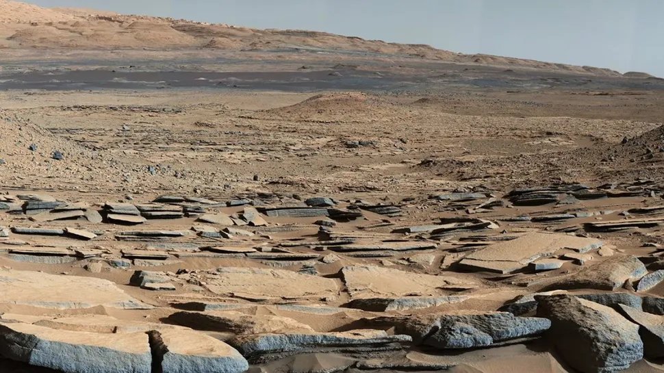 explorespacegv's tweet photo. Scientists just found a "bathtub ring" on mars, a flat coastal shelf wrapping the entire northern hemisphere, a structure that size takes millions of years to form, this isn't a lake, this is evidence mars had a stable ocean covering a third of the planet. https://t.co/2aynqGGBYI