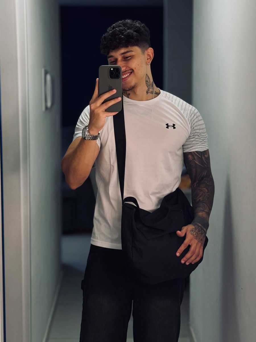 sitepopmais's tweet photo. O glow up do Felipe Yslan é um tópico latente! https://t.co/5Ys1rqMv5z