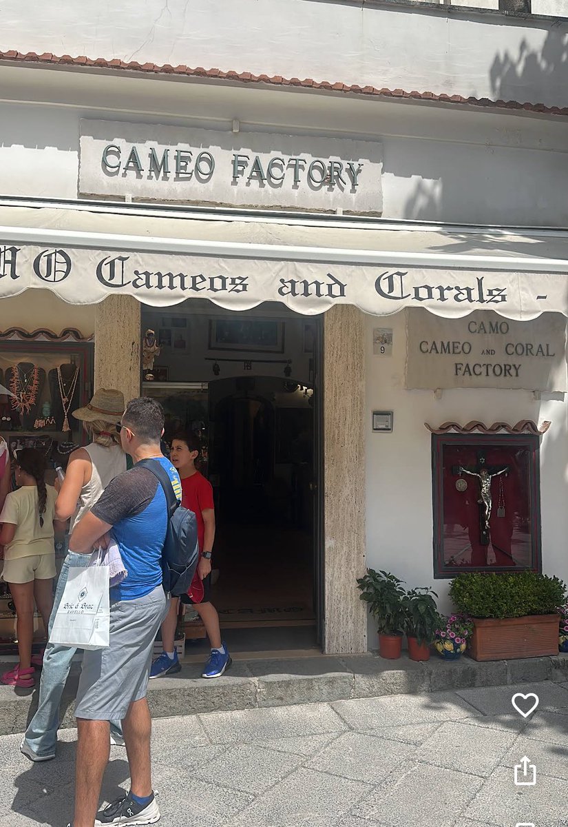 bellainblueee's tweet photo. Dear blacks. Me and a friend were visiting Ravello near Napoli (Italy) we walked into a shop and an old Italian woman said to her colleague “those Negros wont buy anything” in Italian. I’m a black Italian and i unfortunately understood. Let them know it is not ok in 2026. #racism https://t.co/flgwYOdjYC