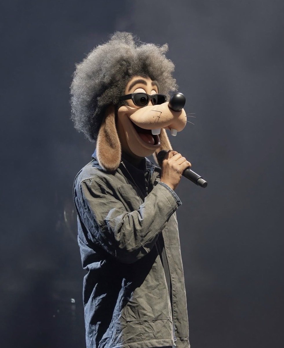 AkademiksTV's tweet photo. New York Post reports that the ticket prices for Jay Z’s 3 Yankee Stadium shows have reportedly dropped by $100-200 since April.

The cheapest seats have reportedly fallen from $310 to $183.

The jig is up 😂🫵 https://t.co/ZFoITj0fCk