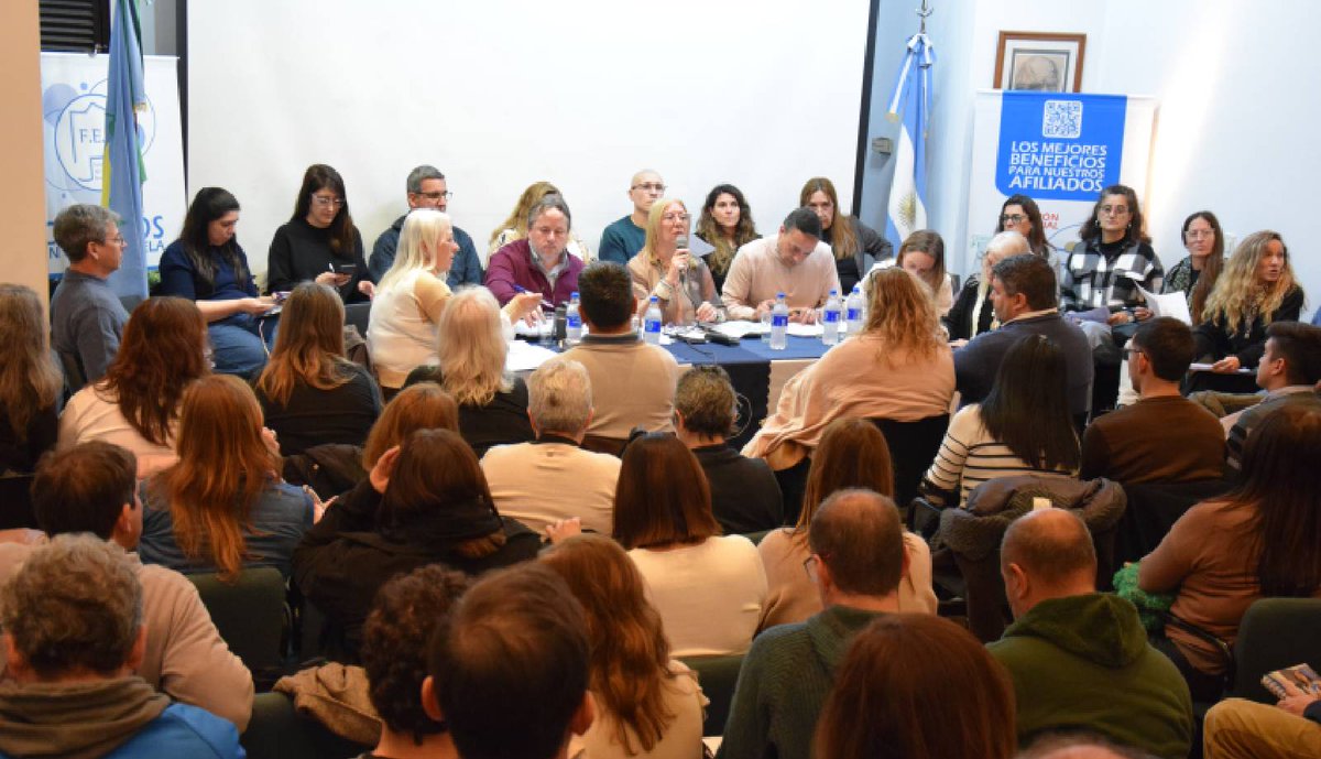 LaFEB's tweet photo. EL CONGRESO DE LA FEB APROBÓ POR ESTRECHO MARGEN LA PROPUESTA DEL GOBIERNO PROVINCIAL

📌Nota completa👇
https://t.co/1ZKJDKNJBt https://t.co/yvTm9bgt40