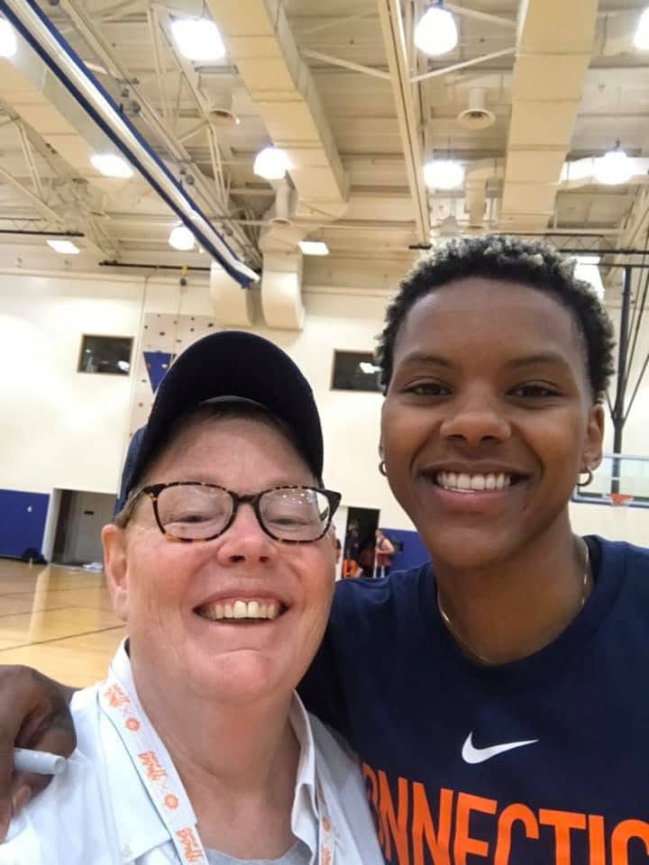 PadsingPad's tweet photo. @ConnecticutSun @CourtMWilliams tonight I honor the one and only Queen of the Mid-Range, for all you gave us on and off the court.  Thank You for the ride of a lifetime. It was ELECTRIC, Believe It!  “Role Players” DID THAT.  Keep Shining Superstar #🧡🌞🏀🔥👊🏻 https://t.co/cX5D4mASqP