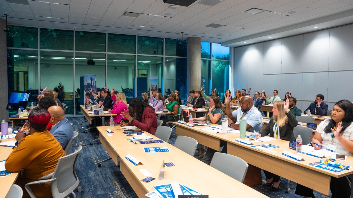 lnagencydiv's tweet photo. #GLU201 Day Two, #GlobeLifeStyle! More great leadership training followed by a trip to Globe Life Field to watch the Rangers take home a victory from the suite! https://t.co/zPju8vc7Tc