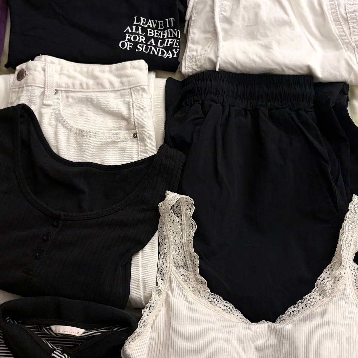 fleuriste_n's tweet photo. preview kub ! 🍥 tmr see ya ! *พรุ่งนี้มาลงประมาณ 11 โมงคั้บ

🧦 รีปักลด 10.- 
📦 shipping 39.-
( mention for cf )

#ส่งต่อ #ส่งต่อเสื้อผ้ามือ2 #เสื้อผ้ามือ2 #เสื้อผ้ามือสองสภาพดี #ส่งต่อเสื้อผ้า #เสื้อผ้ามือสอง https://t.co/5PyRPtVZXL