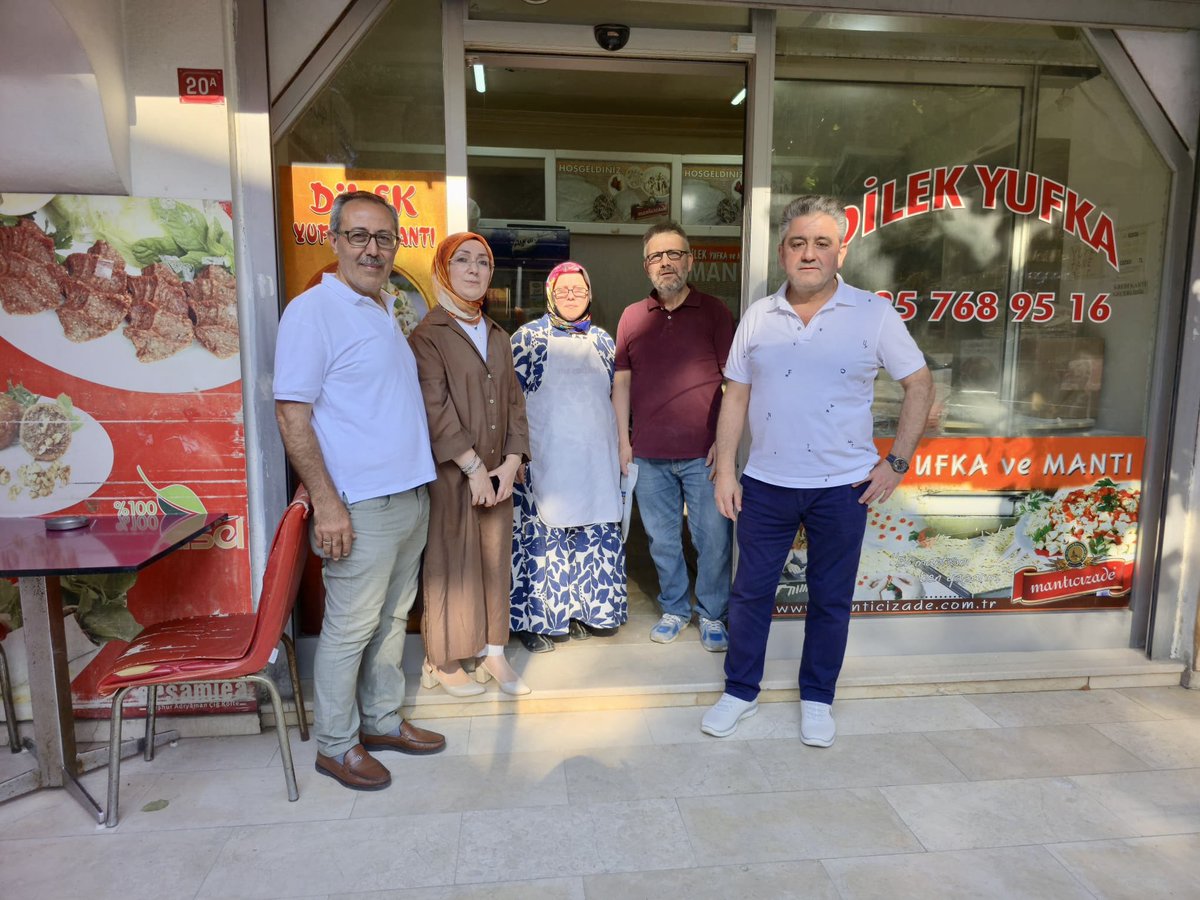 eyupilceakparti's tweet photo. 📌Esnaflarımızla Birlikte…

Ekonomi birimimizin koordinesinde esnaflarımızla buluşuyor; talep, öneri ve şikayetlerini dinliyor, Başkanımız @Muhmmtvanlioglu’nun selamlarını iletiyoruz. 

📍Akşemsettin  Mahallesi

Mahallemizde, Yönetim Kurulu Üyemiz Özay Karaman, Mahalle Teşkilatı Yönetim Kurulu Üyelerimiz Murat Karaman ve Turgay Mıcık ile birlikte esnaflarımızı ziyaret ederek samimi sohbetlerde bulunduk. Komşularımızın hatrını sorup, gönüllerini aldık. 

Esnaflarımızın güler yüzü, muhabbeti ve destekleri bizlere güç veriyor.
Birlikte çalışıyor, birlikte büyüyoruz.

#EsnafımızlaBirlikte

@abdullahozdemir 
@akpartiistanbul 
@OsmanCengiz44