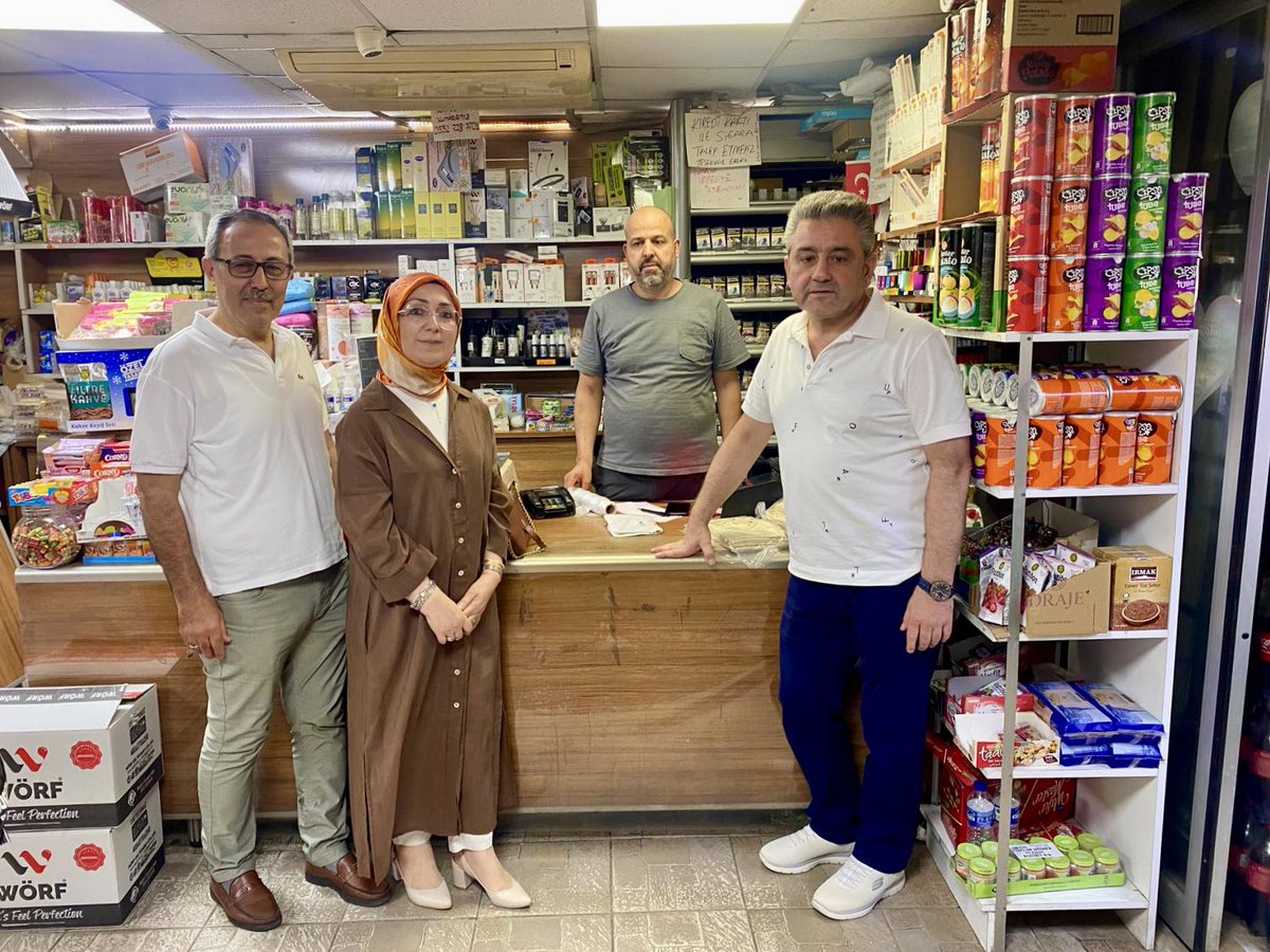 eyupilceakparti's tweet photo. 📌Esnaflarımızla Birlikte…

Ekonomi birimimizin koordinesinde esnaflarımızla buluşuyor; talep, öneri ve şikayetlerini dinliyor, Başkanımız @Muhmmtvanlioglu’nun selamlarını iletiyoruz. 

📍Akşemsettin  Mahallesi

Mahallemizde, Yönetim Kurulu Üyemiz Özay Karaman, Mahalle Teşkilatı Yönetim Kurulu Üyelerimiz Murat Karaman ve Turgay Mıcık ile birlikte esnaflarımızı ziyaret ederek samimi sohbetlerde bulunduk. Komşularımızın hatrını sorup, gönüllerini aldık. 

Esnaflarımızın güler yüzü, muhabbeti ve destekleri bizlere güç veriyor.
Birlikte çalışıyor, birlikte büyüyoruz.

#EsnafımızlaBirlikte

@abdullahozdemir 
@akpartiistanbul 
@OsmanCengiz44