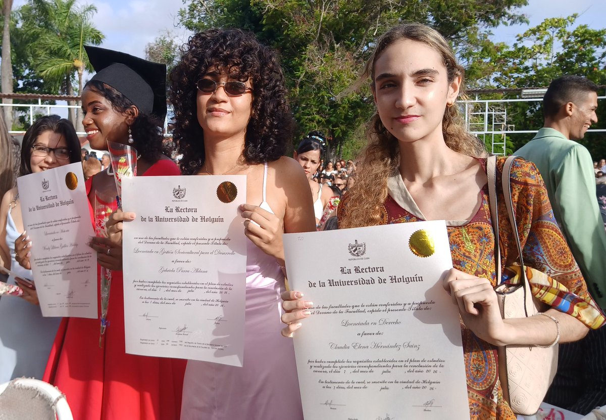 UHoCuba's tweet photo. 🎓 1,521 nuevos profesionales listos para aportar a Cuba desde la ciencia, la educación y mucho más.

Dargis Milán Albear nos llena de orgullo: Graduada Integral de la #UHo 

🏅 234 Títulos de Oro | 🔬 93 Premios al Mérito Científico.
¡Muchas felicidades!
@CubaMES @QueipoRuiz https://t.co/D2mVnPxYdE