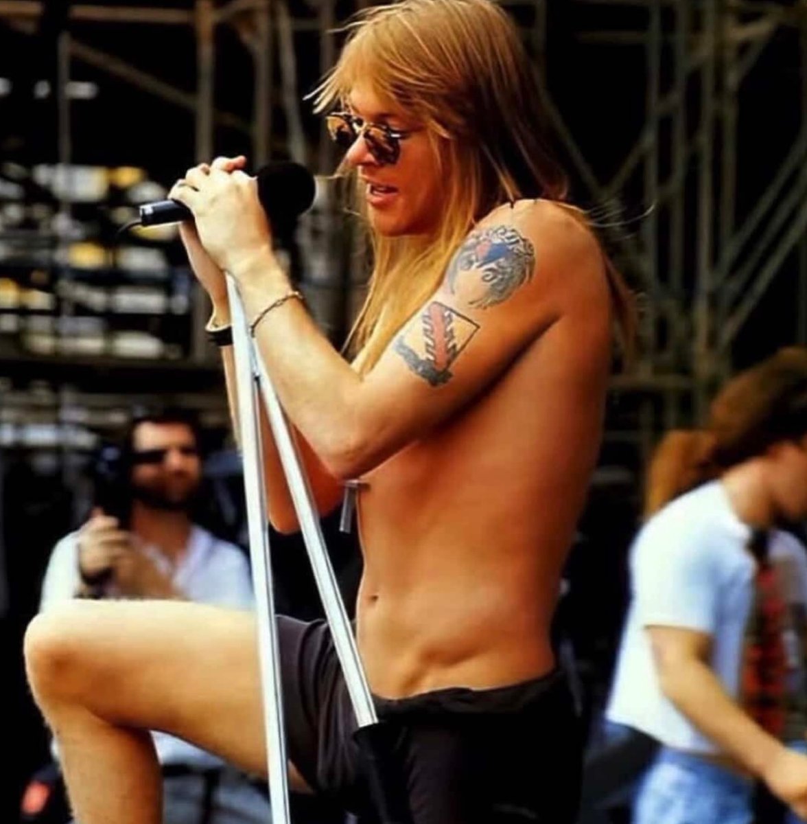 historyrock_'s tweet photo. AxI Rose of Guns N' Roses at his peak in 1991 https://t.co/gwGeOFlyGc