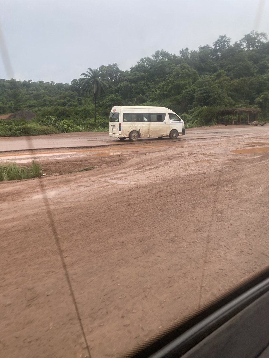 Ayodejitreasure's tweet photo. This is the state of Abuja Lokoja road, but agbado animals are happy their slave master is wasting money on Coastal road, a project that could have cost less. https://t.co/M2BceltUgh
