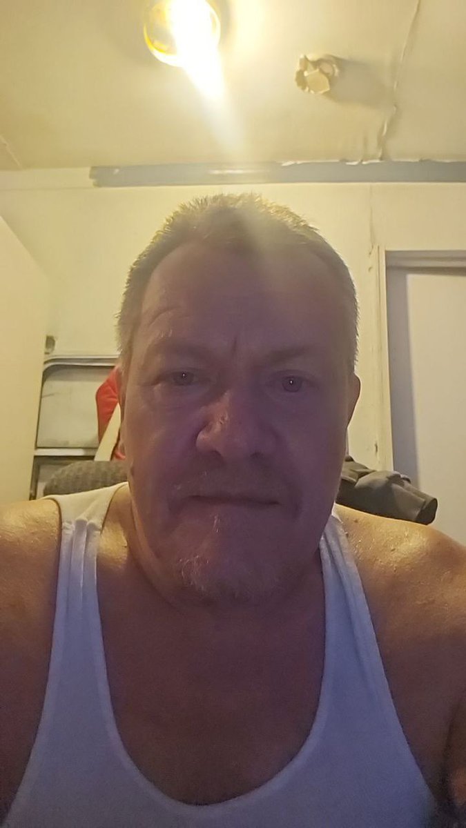 sumroyestate's tweet photo. Any real girl interested in a serious relationship please? https://t.co/ucPjQVjFr7