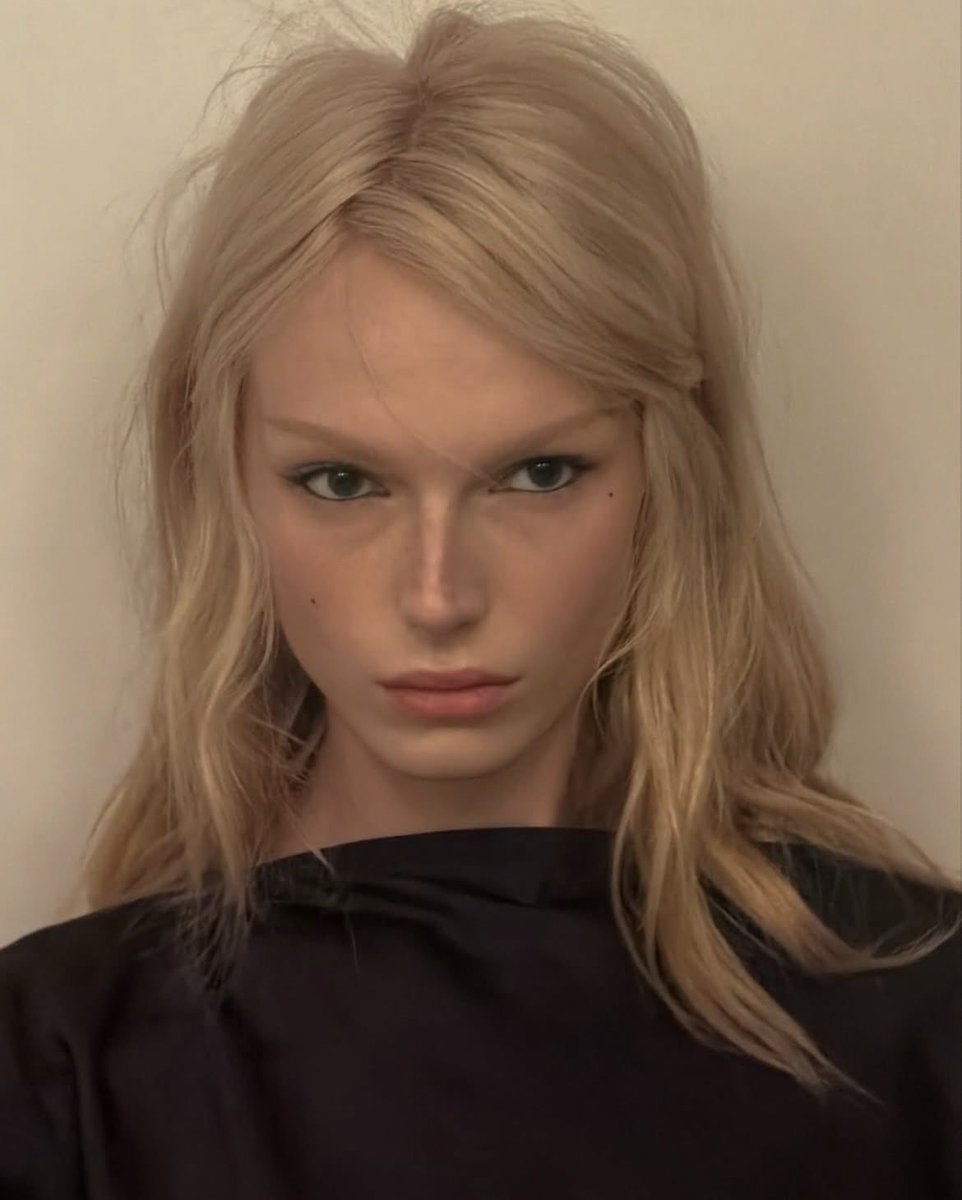 saintdemie's tweet photo. alex consani’s new brows shifted the entire vibe of her face like it’s #fab https://t.co/3kvbvyGjyu