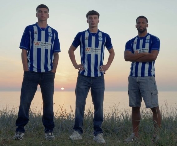 ThePoolsPod's tweet photo. New home kit - I really like the light blue in there! https://t.co/SyLnyyTX8U