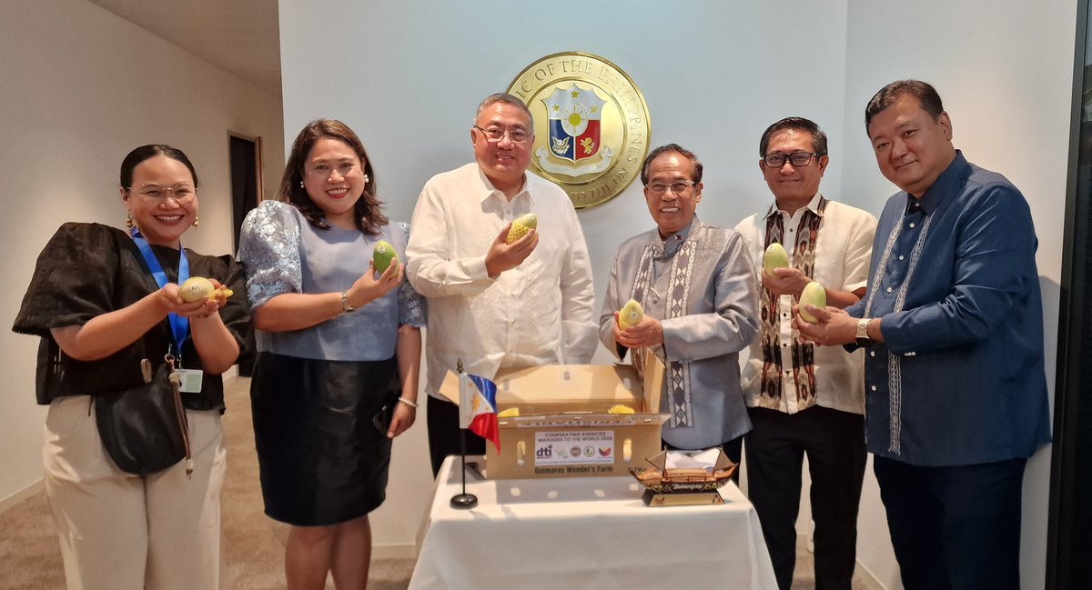 PHinGeneva's tweet photo. The world's sweetest mangoes have arrived in Geneva! 🥭🇵🇭

🇵🇭 Permanent Representative Carlos D. Sorreta and IPOPHL Director General Atty. Teodoro Pascua marked the arrival of the iconic Guimaras mangoes with a ceremonial unboxing on the occasion of the 🇵🇭 exhibition at the WIPO https://t.co/fxgLhY4vmp