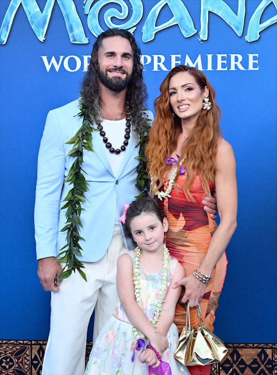 WWEFanShield's tweet photo. Quelle belle petite famille ❤️ https://t.co/cp1IRhBz0D