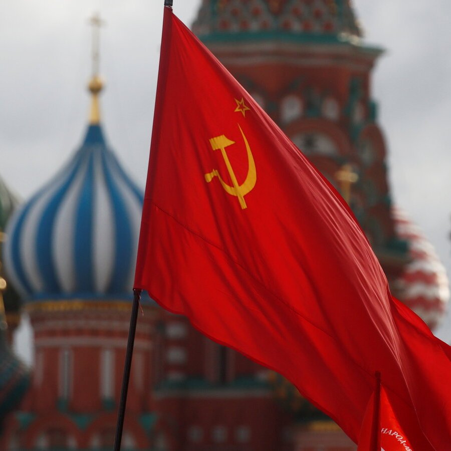 NewsWire_US's tweet photo. Trump: I would be the greatest communist in history. I'd be right up there with Lenin. You got free rent for the rest of your life. https://t.co/B0Wl3gPL7h