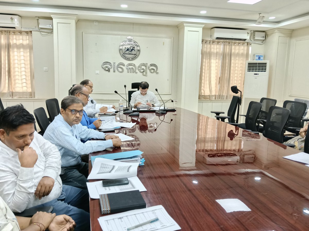 DMBaleshwar's tweet photo. In the Monthly PRAYASS review meeting the Chief Secretary ,Odisha instructed all collectors to form a teams to visit CHCs, SDHs & DHH to inspect the infection control practice at labour room & OTs. https://t.co/MygKMNZIvA