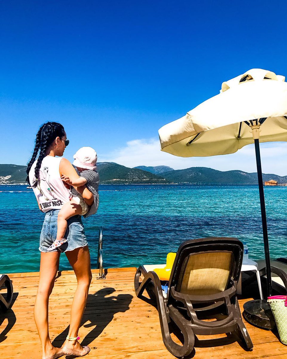 DVerbs_11's tweet photo. Sun, sea &amp; my little sunshine ☀️🌊💕 https://t.co/i5dtgfthGg