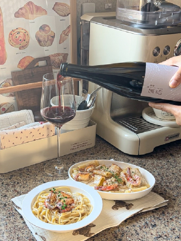 TinadeLuxe1's tweet photo. [Homemade garlic butter shrimp pasta  Ready in 15 mins—so creamy and flavorful, perfect for busy weeknights!]， https://t.co/m0NUI63nEW