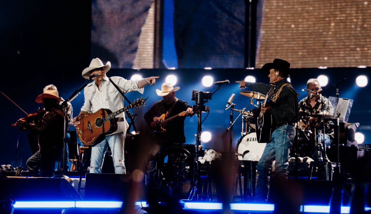 OfficialJackson's tweet photo. Alan and @GeorgeStrait taking the stage together made an already special night even more unforgettable. 🤠 #LastCallWithAlanTheFinale 

📸 Josh Gicker https://t.co/P6UyAQjYZa