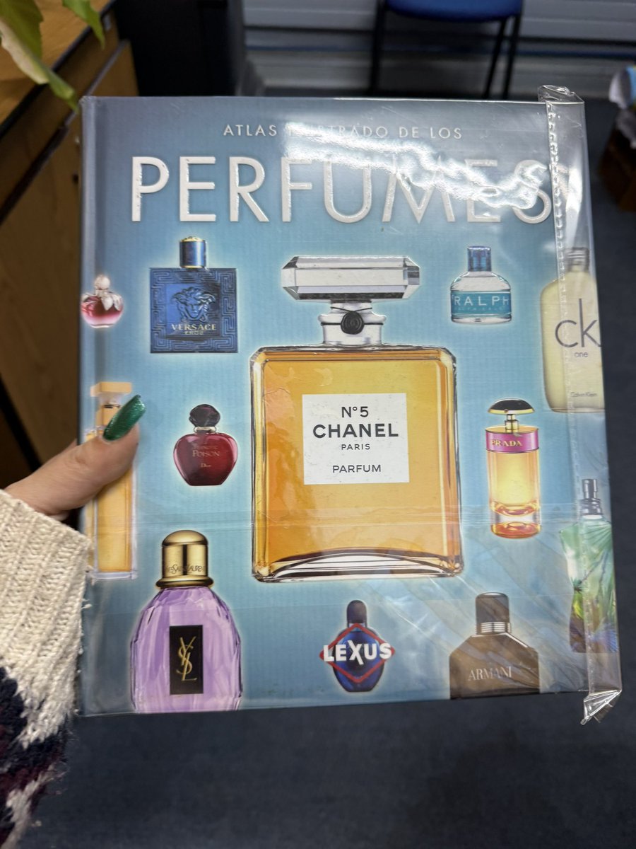 MissFrankitty's tweet photo. Lo mejor de dos mundos para una ñoña y enfermita de los perfumes (?) como yo a la vez hehe https://t.co/La92ju7vPK