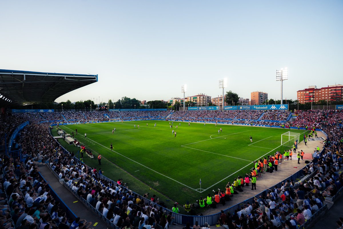 JoanMunozz's tweet photo. Atenció, que aquesta notícia és important. El comitè d'apelació de la @rfef ha acceptat el recurs del @CESabadell i suspèn cautelarment la sanció que obligava al tancament parcial de la Nova Creu Alta. No és una decisió habitual i obre la possibilitat a l'eliminació de la sanció. https://t.co/JPe927IGtG