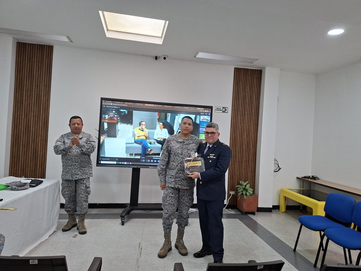 Codaltec's tweet photo. Despedimos con gratitud al TC. Gerson Ricardo Jaimes Parada, quien culmina su carrera en la @FuerzaAereaCol al acogerse a retiro voluntario. Gracias por su compromiso, profesionalismo y aporte al fortalecimiento de CODALTEC. ¡Le deseamos muchos éxitos en esta nueva etapa! 🇨🇴 https://t.co/zePRFcySfn