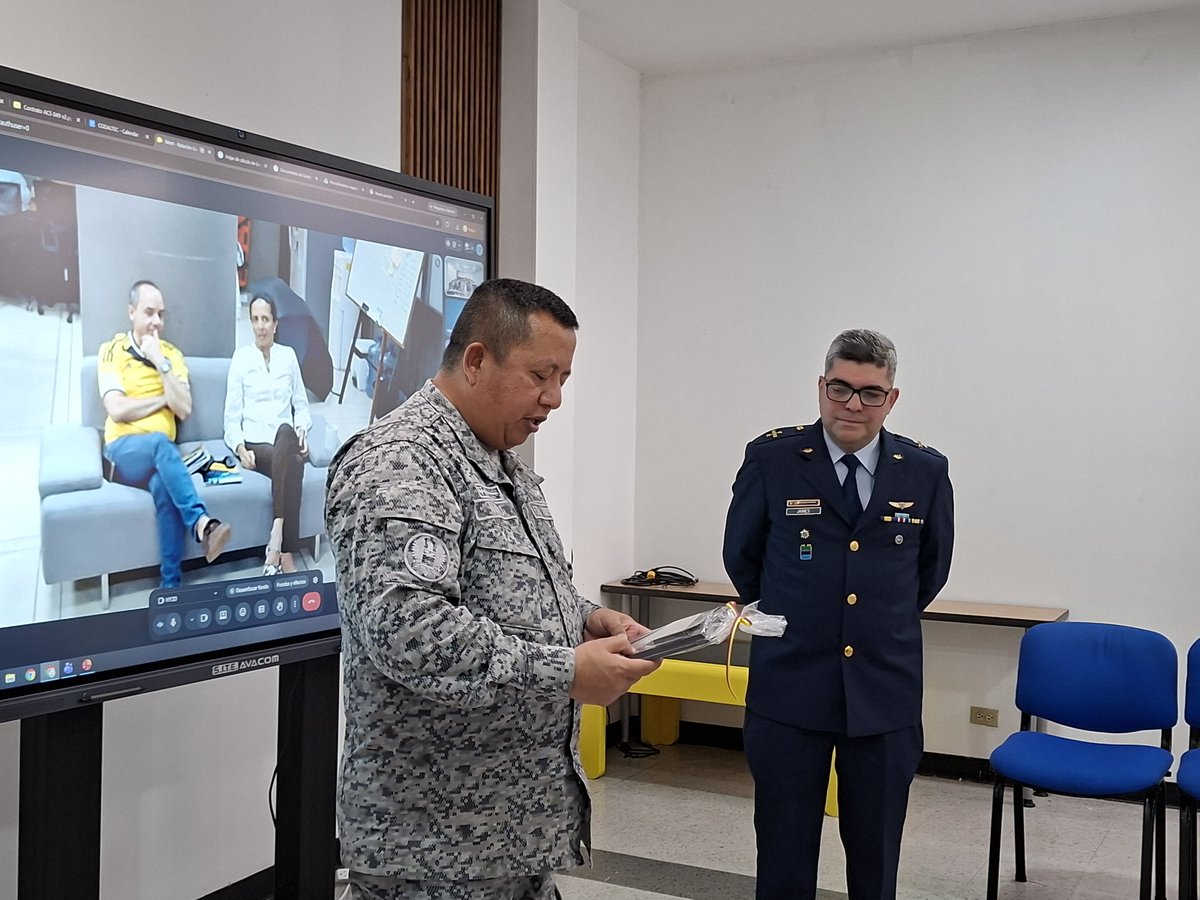 Codaltec's tweet photo. Despedimos con gratitud al TC. Gerson Ricardo Jaimes Parada, quien culmina su carrera en la @FuerzaAereaCol al acogerse a retiro voluntario. Gracias por su compromiso, profesionalismo y aporte al fortalecimiento de CODALTEC. ¡Le deseamos muchos éxitos en esta nueva etapa! 🇨🇴 https://t.co/zePRFcySfn