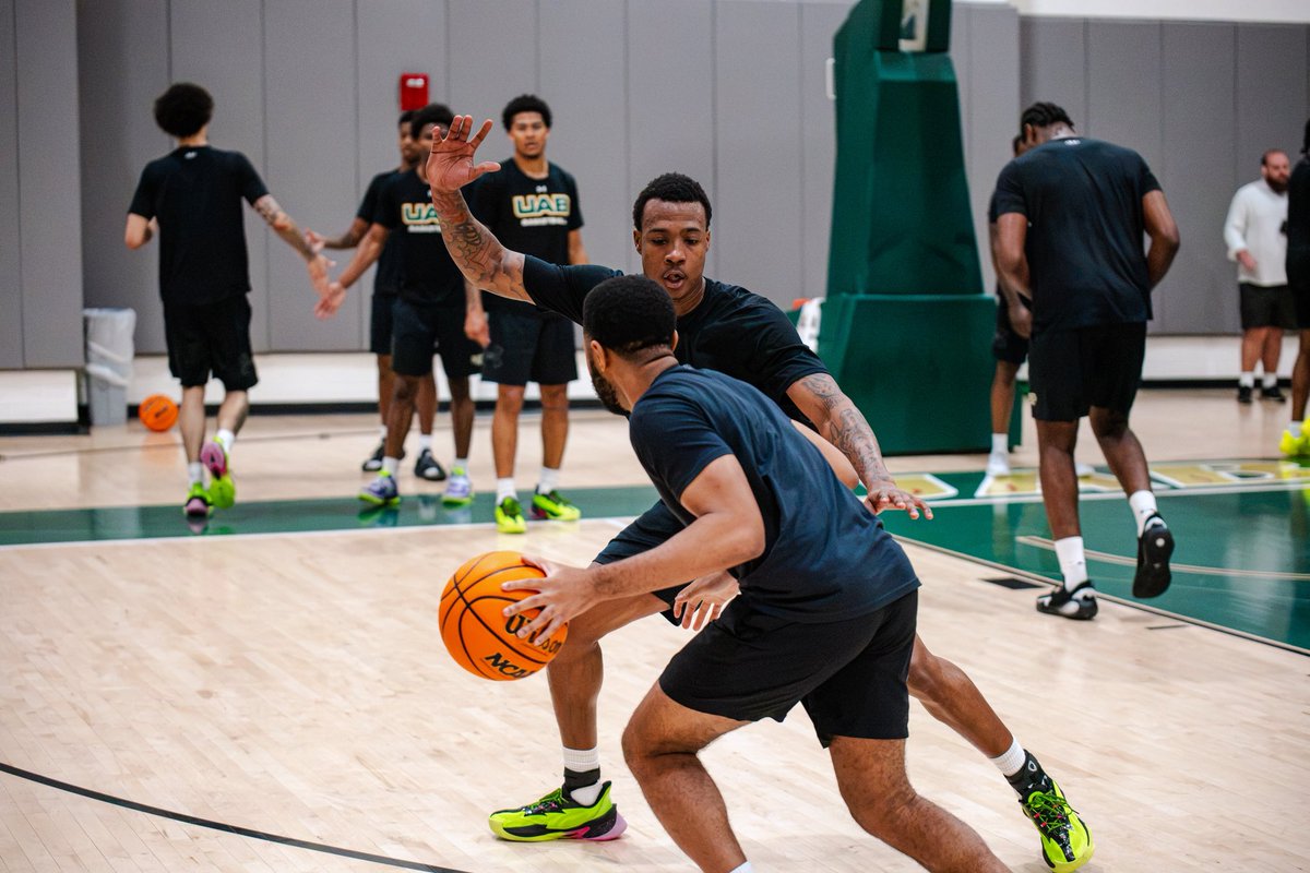UAB_MBB's tweet photo. Summer work 🏀🐉 https://t.co/oNfm233SHz