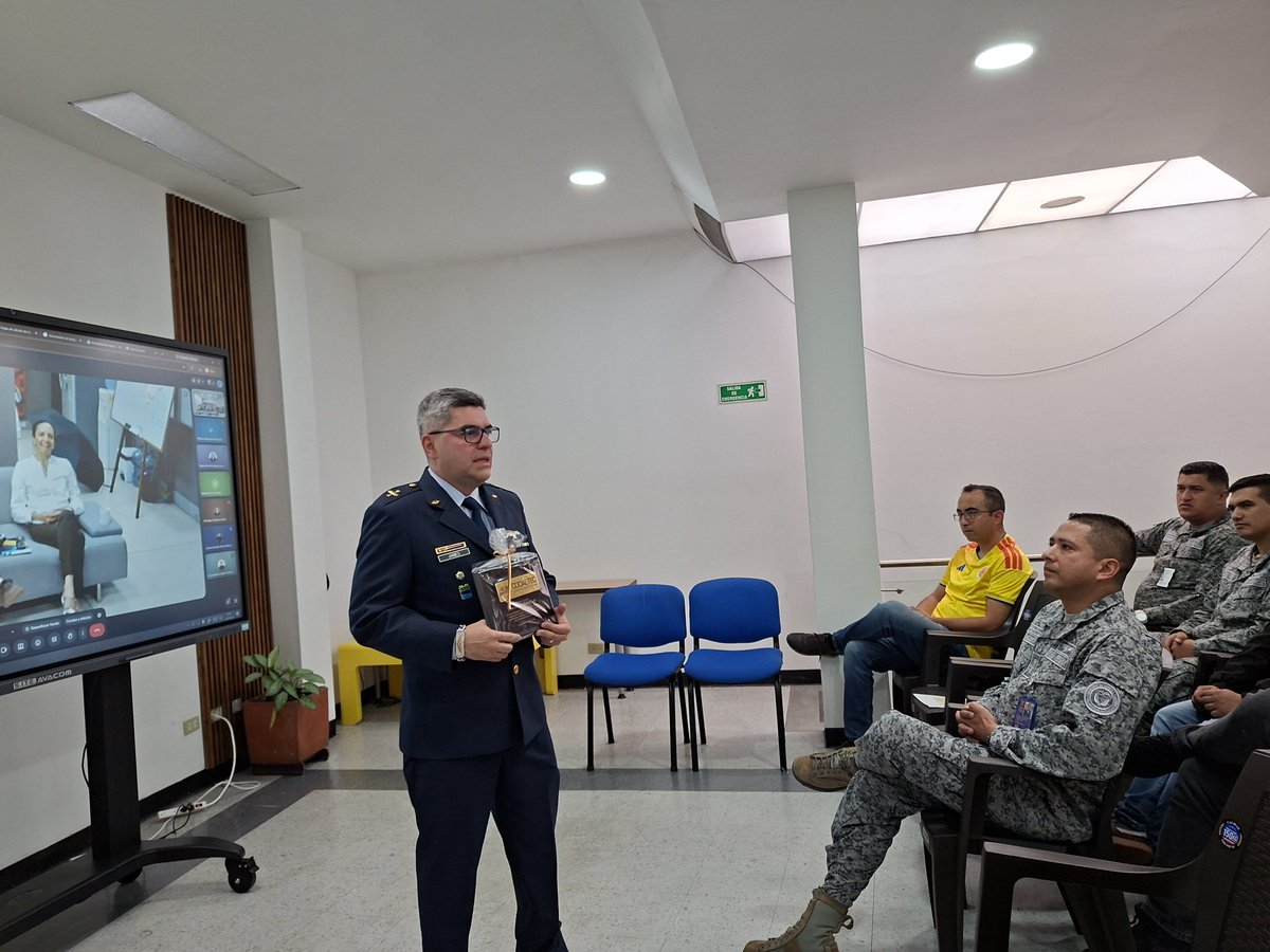 Codaltec's tweet photo. Despedimos con gratitud al TC. Gerson Ricardo Jaimes Parada, quien culmina su carrera en la @FuerzaAereaCol al acogerse a retiro voluntario. Gracias por su compromiso, profesionalismo y aporte al fortalecimiento de CODALTEC. ¡Le deseamos muchos éxitos en esta nueva etapa! 🇨🇴 https://t.co/zePRFcySfn