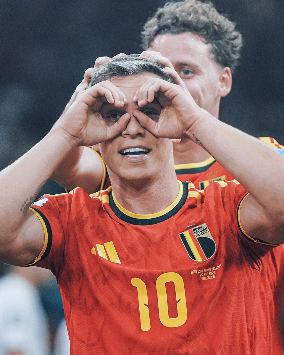 Squawka's tweet photo. Most chances created from open-play at a single World Cup tournament since 2018:

◉ 17 - Leandro Trossard (2026)
◉ 17 - Lionel Messi (2022)
◉ 15 - Kevin De Bruyne (2018)
◉ 14 - Neymar (2018) 

The Belgian equals Messi. 👀 https://t.co/fowqQ943Ea
