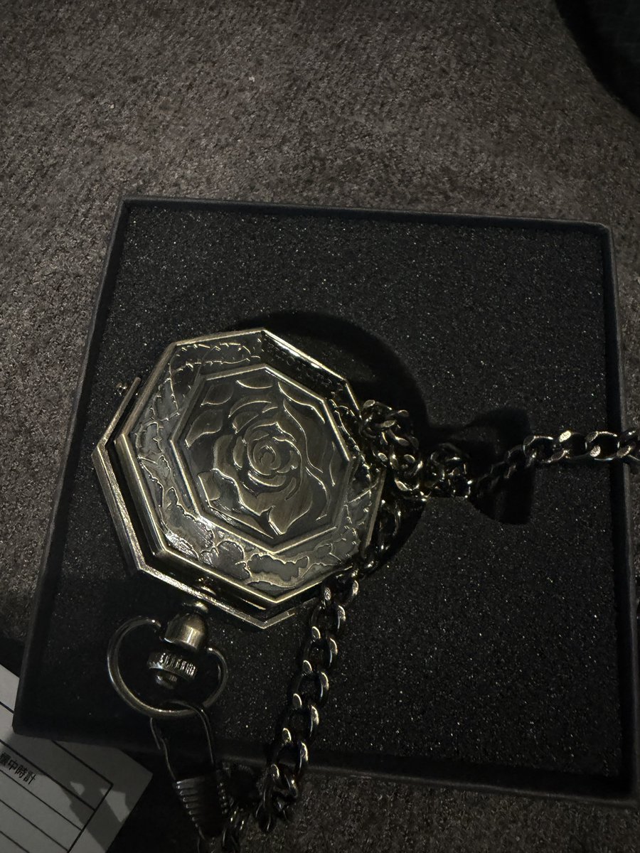 XIII906's tweet photo. #slowdamage guys guess what parcel arrived… https://t.co/oCXihqLhhk