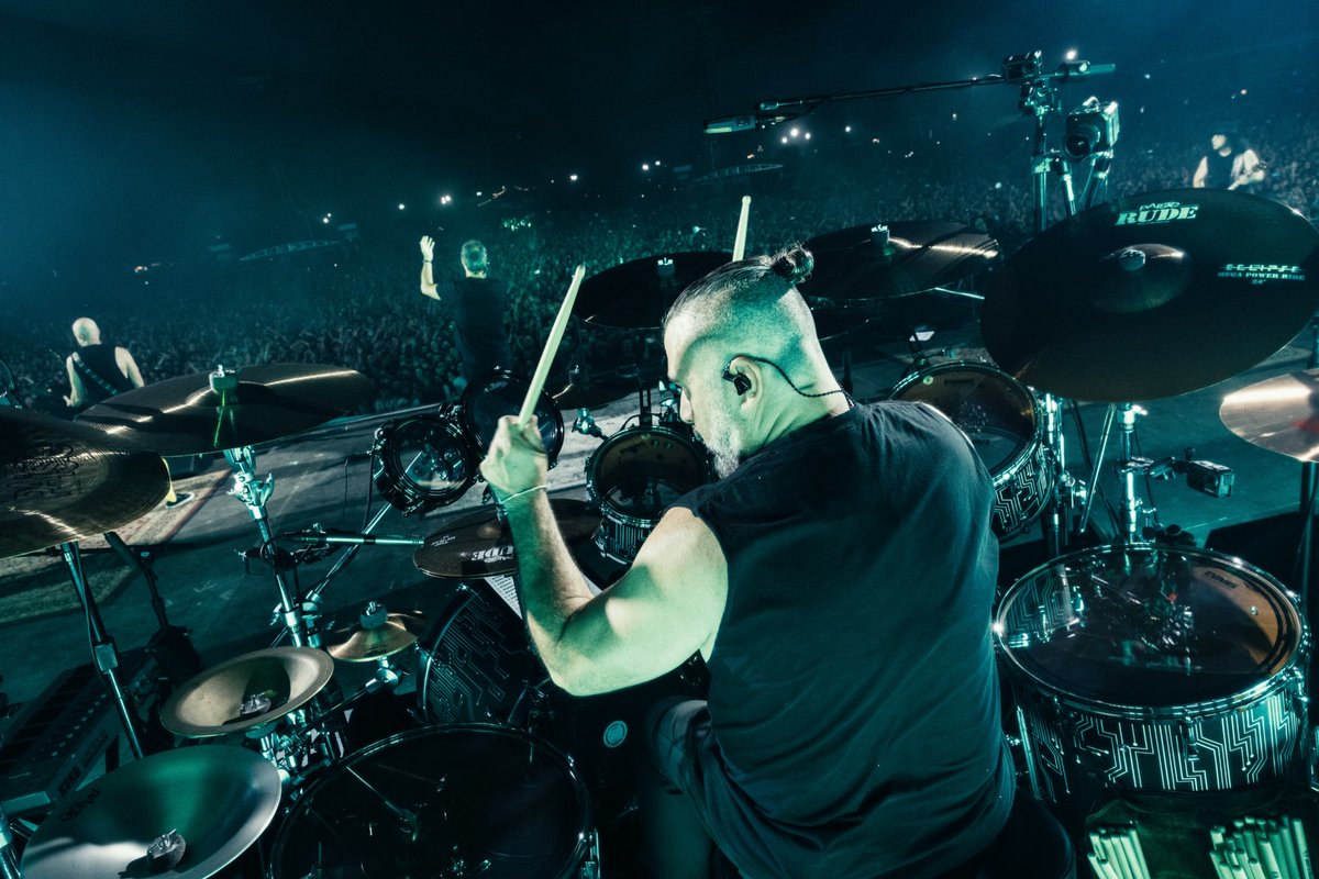 systemofadown's tweet photo. Milano, ti amiamo. 🇮🇹 

Berlin, you're up tonight. 

📷: @audiomassacre https://t.co/UoqNgnKRip