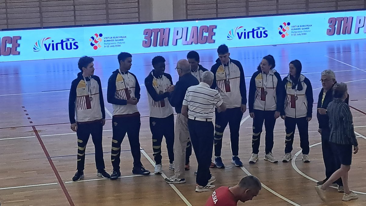 ActivitatsacidH's tweet photo. Lluïsos de Gràcia acidH ha contribuït amb quatre esportistes de bàsquet al Campionat d’Europa de bàsquet Special Olympics a Polònia.  La selecció femenina campiona i la masculina tercers.

Amunt @BasquetLldG @acidH_IL ! 

@GMultiesports
@bcn_gracia @indepe_gracia 
@feddi_org https://t.co/Sl8PG6tt5r