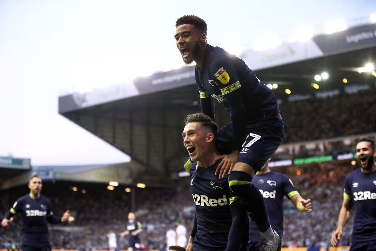 woodwardio79's tweet photo. Never thought these two would be reunited at of all places Eland Road 👀 #dcfc https://t.co/nrU1ydEVJG