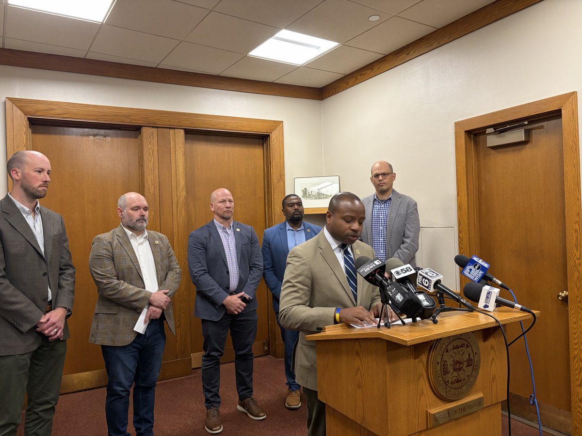 CorriHess's tweet photo. New: @MayorMKE says he doesn’t want to bring I794 to street level. He says it would cause too much gridlock, especially in summer. More to come @WPR https://t.co/9jYr1dN7Ol