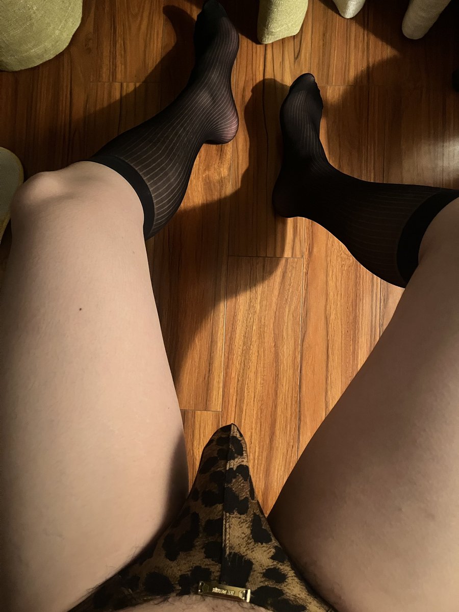 Arioo_BL77's tweet photo. 丝袜🧦
#黑袜 #丝袜 #正装丝袜 #臭脚 https://t.co/cstum63Lbe