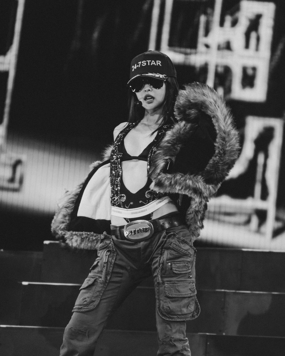 JENNIE tweet media