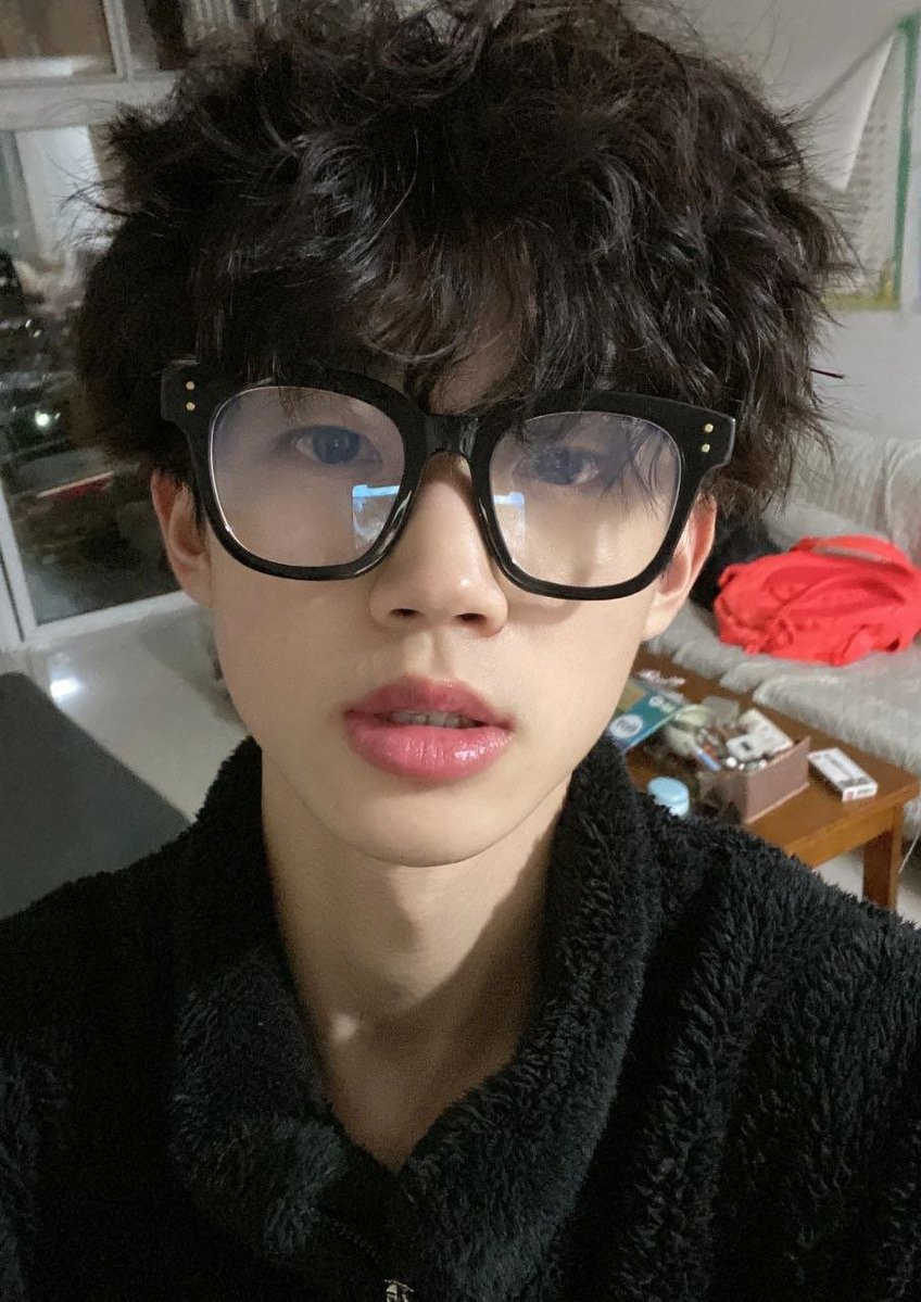 TRX6MaCX9Qaq3uI's tweet photo. 想要红嘴唇亲亲还是直接用大鸡鸡塞你嘴里 然后再去被窝里做点做爱做的事 #男大 #奶狗 #打桩机 https://t.co/RiDnppFJ4B