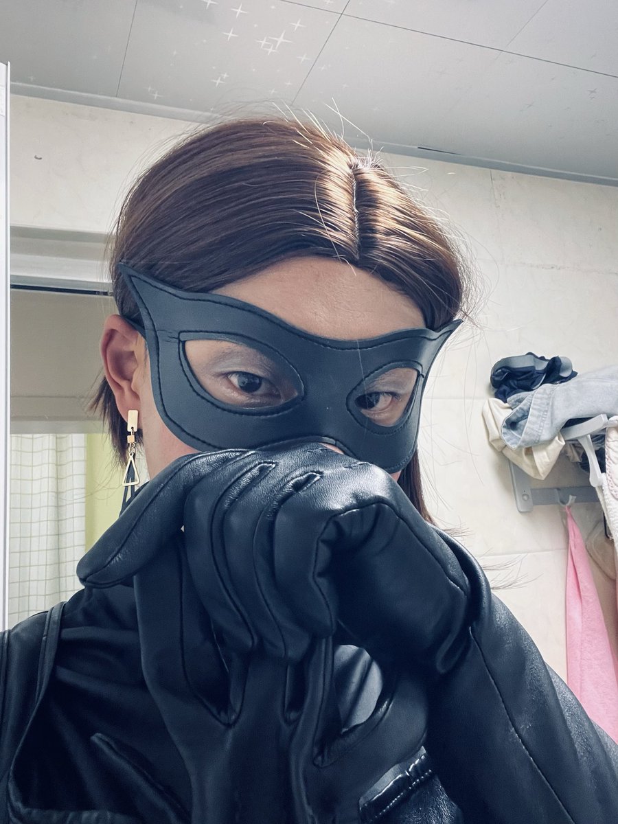 0871MistressMay's tweet photo. 姐妹说喜欢这个款式，宠呗。汗流浃背，忍着。。。
#女王s #皮革 #恋物癖 #手套控 https://t.co/2v0RS1XxF7