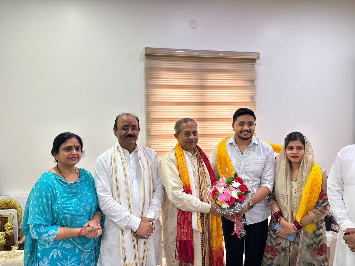 MpPradeepch's tweet photo. आज आवास पर नव नियुक्त क्षेत्रीय अध्यक्ष श्री नवाब सिंह नागर जी का आगमन हुआ। 
इस अवसर पर साथियों के साथ उनका स्वागत किया।
@nawabsnagar https://t.co/5ysslAtMm9