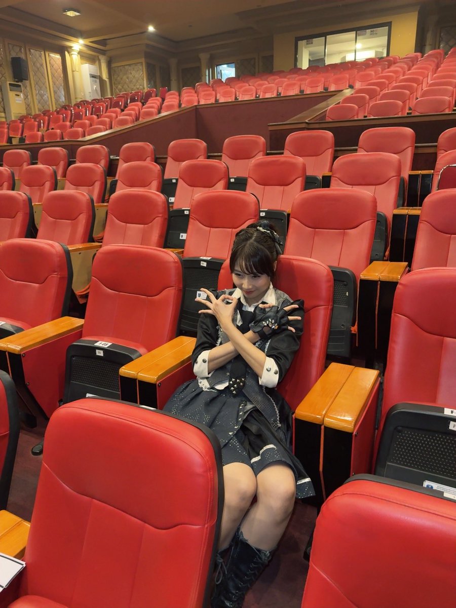A_MutheJKT48's tweet photo. Terima kasih banyak, Surabaya ✨

Tiga hari sudah kita bersama asikk~ Tadi di atas panggung, lihat kalian semua rasanya bikin hati hangat sekaligus terharu. Makasih sudah menemani dan memberi begitu banyak semagat 🥹❤️‍🔥

Sampai bertemu lagi ya, Surabaya!! #TeamPassion #PassionShow https://t.co/MaXX5rgxFD