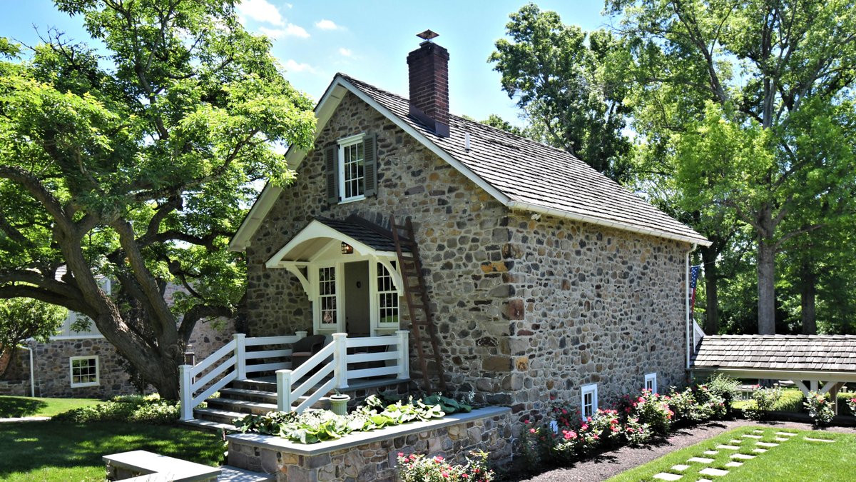 MansionGlobal's tweet photo. Ex-DuPont CEO Edward Breen Lists a Pennsylvania House Older Than the U.S. for $18.8 Million https://t.co/QOJKagcdYD