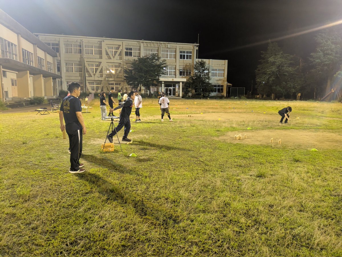 urya4432's tweet photo. 7/7の 晩は福知山市MIKAWAの練習会に参加。終始、心地よく和やかな雰囲気。共通の友人の話になり、30年前におそらく会っていたであろう人との再会話に盛り上がり、日本大会エントリーに関する話、夜久野コート対策等など、棒も話も、いっぱい投げ合うことが出来て楽しかったです😆。め https://t.co/EIWPgxuikb