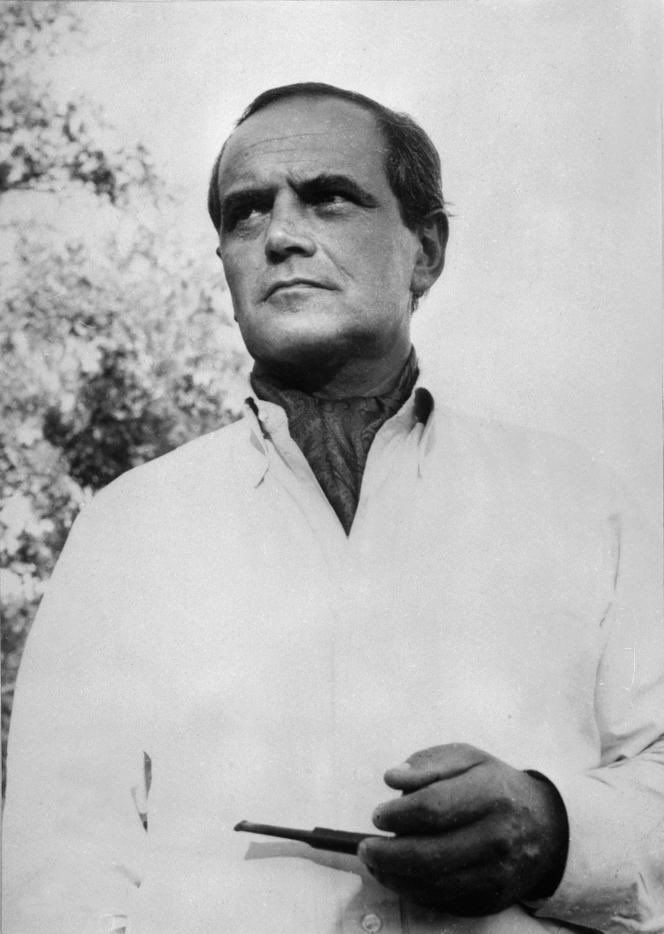 oublieusepost's tweet photo. Michel Déon, autre Hussard, exprime son admiration pour Paul Morand dans les Lettres de Château :

 « Je me suis baigné sur une plage de Corfou avec Ulysse et Nausicaa, j'ai marché dans Milan avec Stendhal (…) passé une journée à Manosque chez Giono et Morand m'a suivi partout.» https://t.co/0Hb18pT6yX