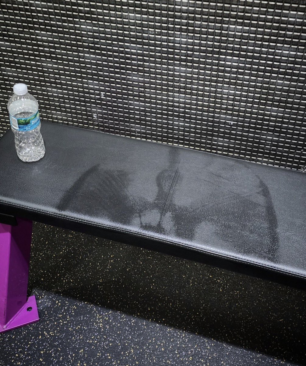 justcubbin's tweet photo. The bench and I shared an intimate moment. 🥵💦 https://t.co/WOmRcf6eyX