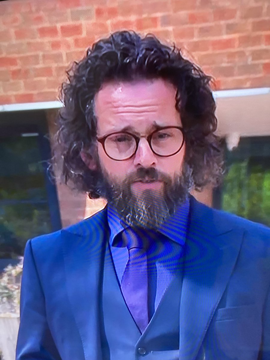 PeterBleksley's tweet photo. This is how a Detective Inspector from @bedspolice chose to present himself to the media and therefore the public today. Mate, you’re a detective, not a poet. Get a haircut and a beard trim. https://t.co/VO6MNSWW7z