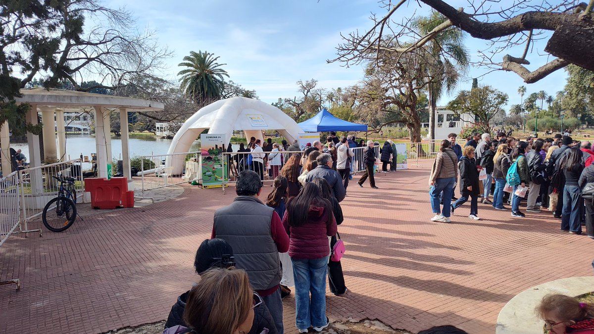 ArquitectoxHora's tweet photo. Para los amantes de las #rosas, el Rosedal de Palermo entrega esquejes de la poda hoy y de lunes a miércoles de 9 a 17 hs
Querés tener un rosal del rosedal gratis? Es tu oportunidad 

#TwitterEsServicio https://t.co/Tp8vmPrOy9
